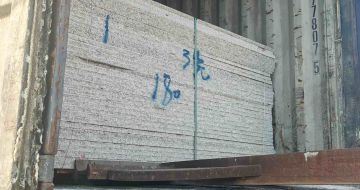 吉林市 芝麻白花岗岩石材3.0公分光面毛板装柜出货