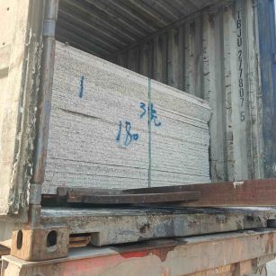 吉林市 芝麻白花岗岩石材3.0公分光面毛板装柜出货