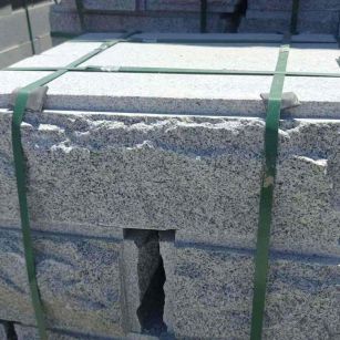 吉林市 芝麻白花岗岩自然面成品