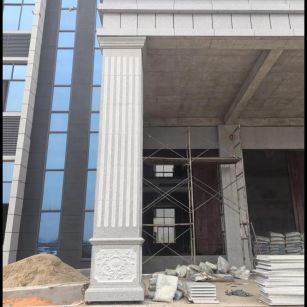 吉林市 芝麻白光面花岗岩门楼大柱（罗马柱）配雕花底座