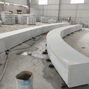 吉林市芝麻白花岗岩石板材 园林光面弧形坐凳