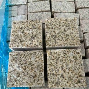 吉林市 黄金麻花岗岩自然面小方块，弹石，马蹄石等