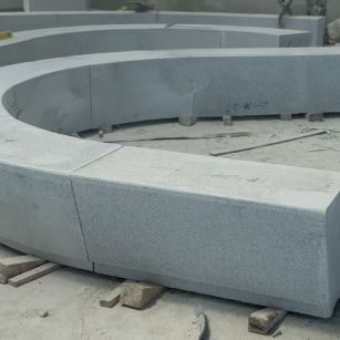 吉林市 芝麻白花岗岩光面弧形坐凳