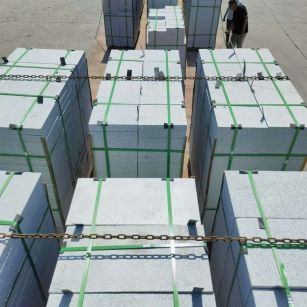 吉林市 芝麻白花岗岩5公分地铺石 花岗岩厂家工厂装车日常