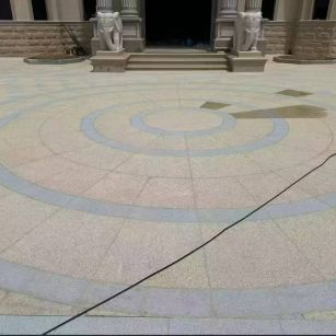 吉林市 黄金麻芝麻灰花岗岩石材地铺拼接效果