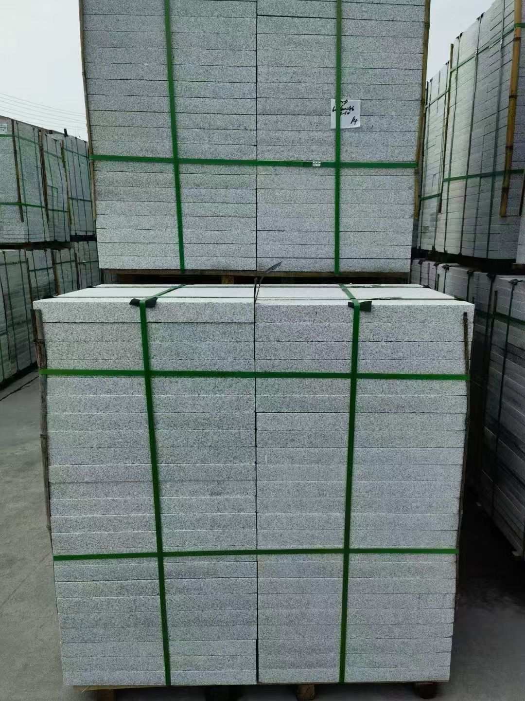 吉林市 芝麻白火烧，园林广场市政工程地铺石，1.8~5.0厚均有现货