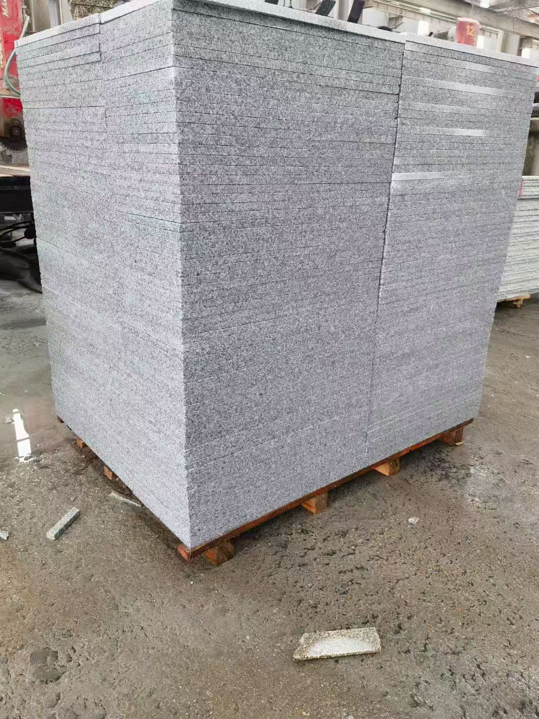 吉林市 芝麻白火烧面1.8厚300*600地铺石，尺寸标准，厚薄均匀