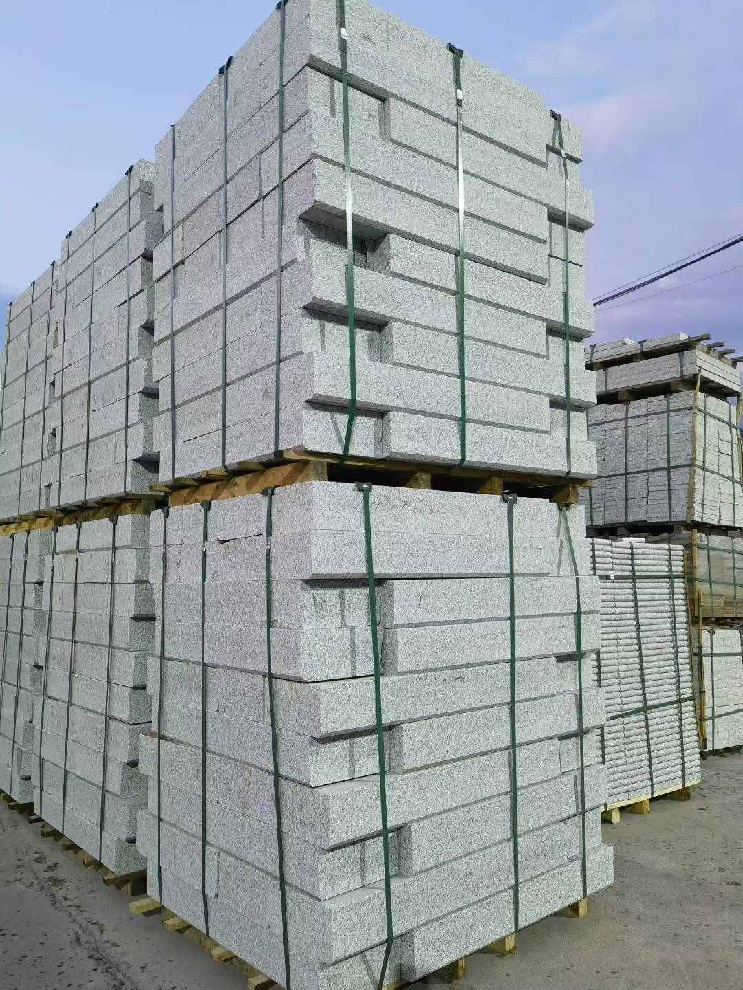 吉林市 芝麻白花岗岩路沿石，路缘石，路肩石，道牙，立缘石，马路牙子，街沿石，侧石等