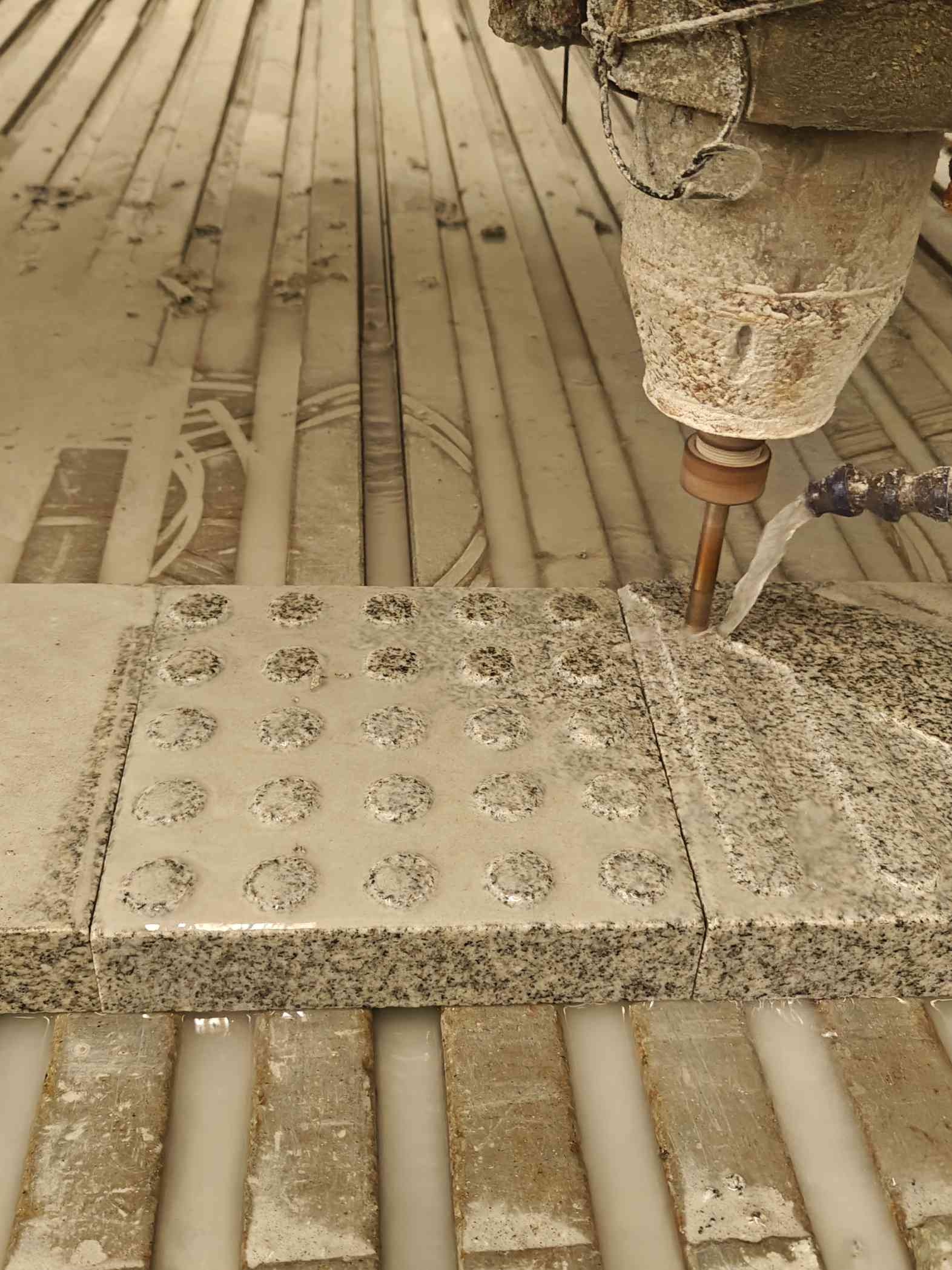 吉林市 芝麻白花岗岩石材盲人石、盲道石、盲点石