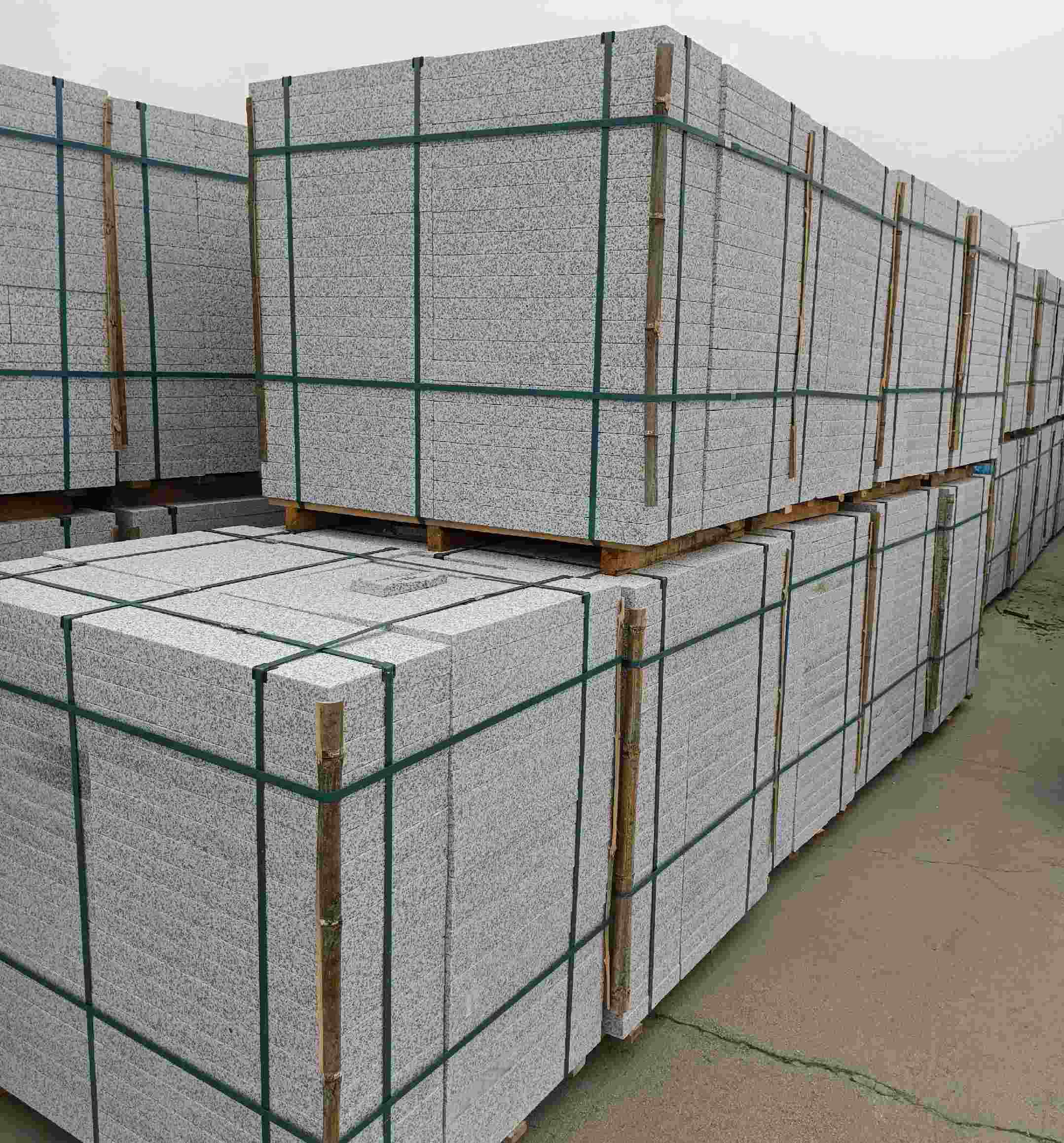 吉林市 白麻花岗岩石材荔枝面地铺石（300*600*50）