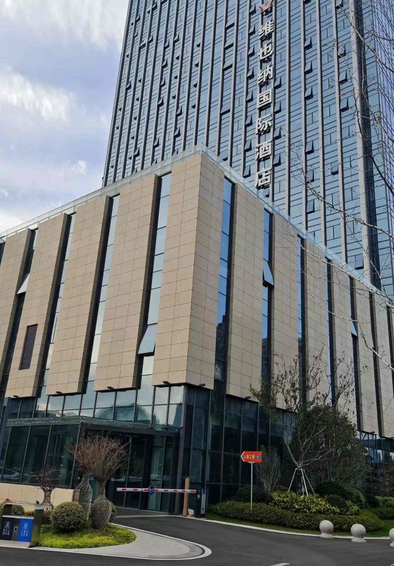 吉林市 黄金麻花岗岩外墙干挂