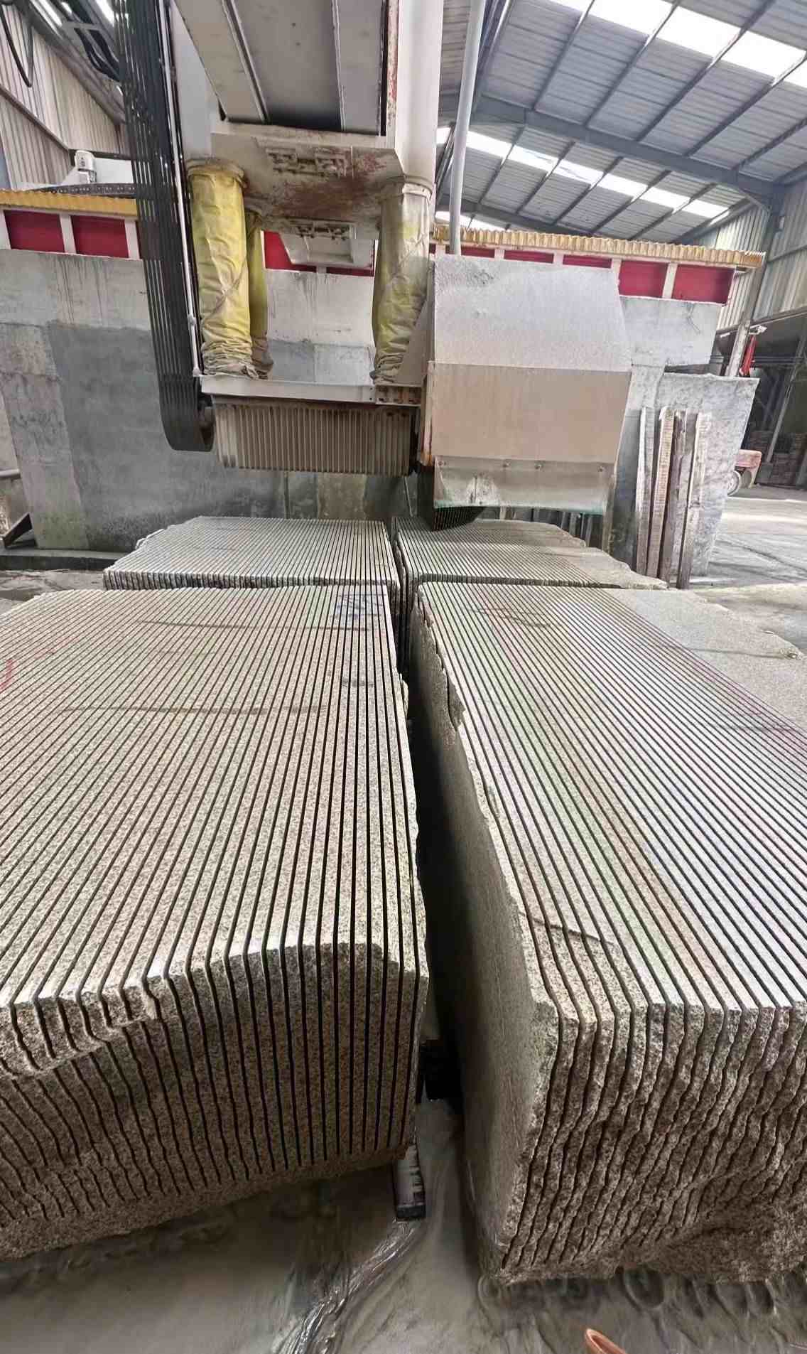 吉林市 车间生产日常，黄金麻白麻花岗岩