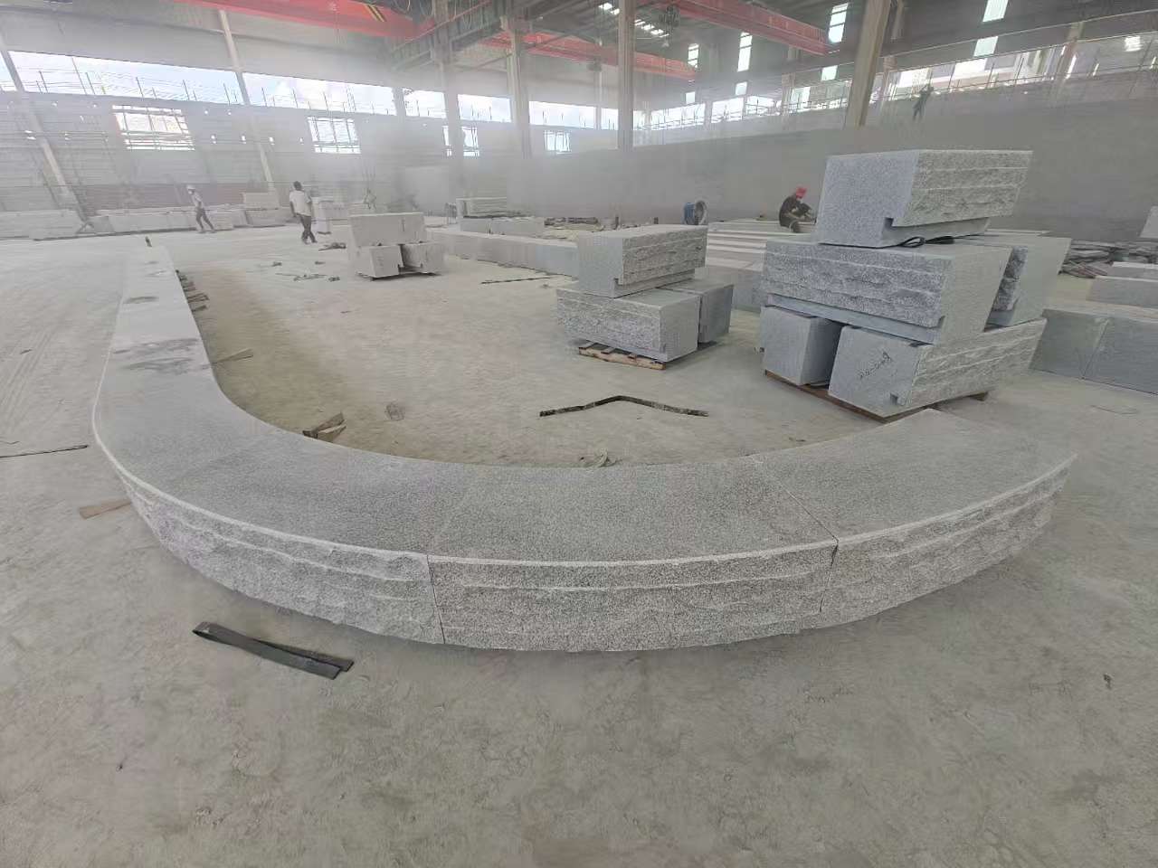 吉林市 芝麻白异形坐凳，自然面光面弧形加工