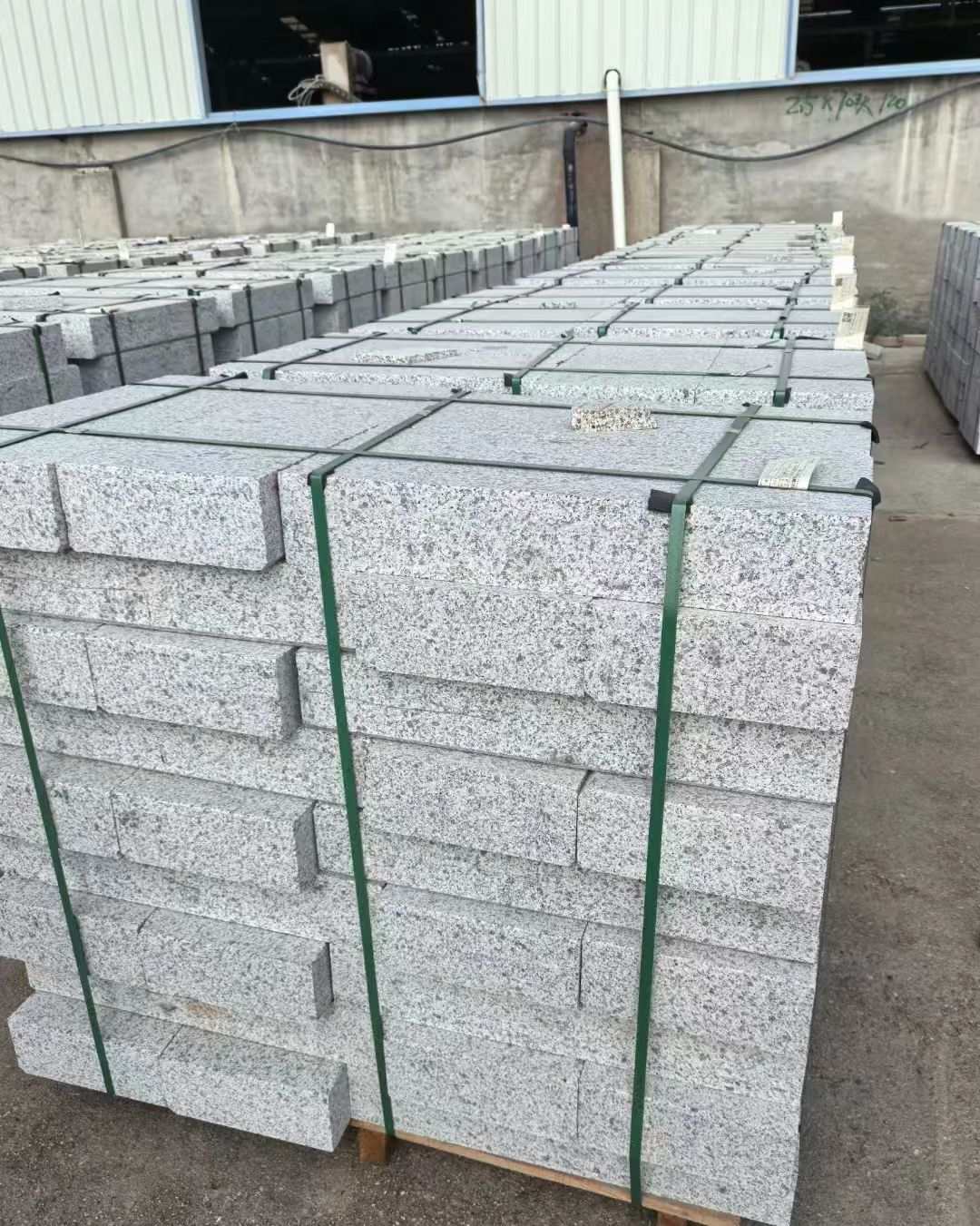 吉林市 白麻花岗岩路沿石，弧形路沿石，道牙石，马路牙子，界石，路缘石，平沿石，直岩石，平缘石等