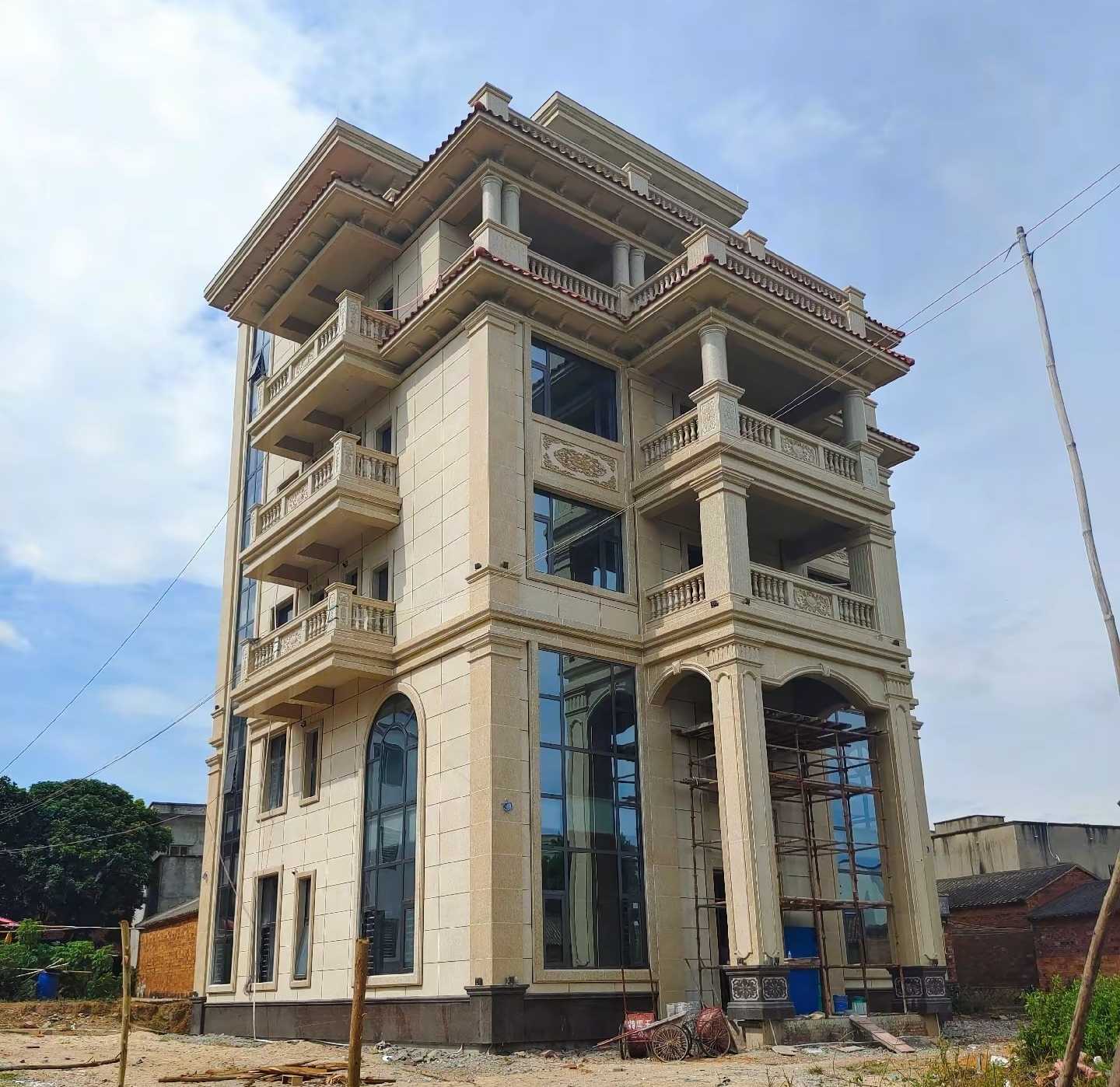 吉林市 黄金麻花岗岩石材别墅外墙干挂搭配（雕花栏杆花瓶柱门楼罗马柱）