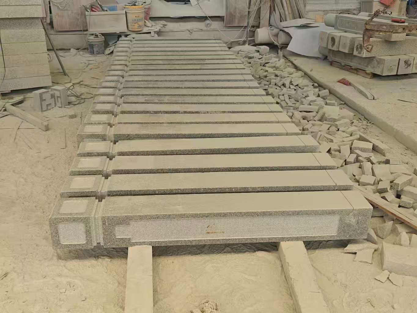 吉林市 芝麻白异形加工雕刻-栏杆大柱，方柱