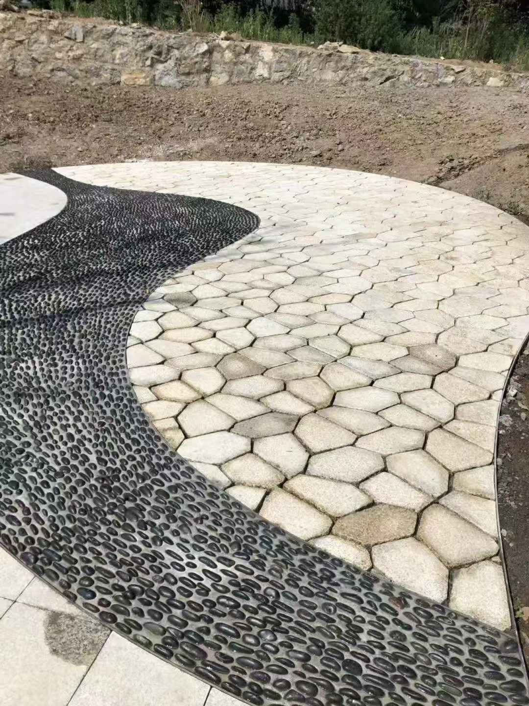 吉林市 黄金麻冰裂纹地铺石工地铺装案例