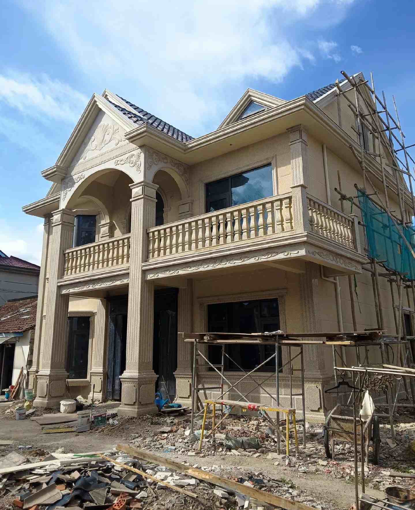 吉林市 黄金麻花岗岩石材私人别墅雕花门楼柱阳台栏杆