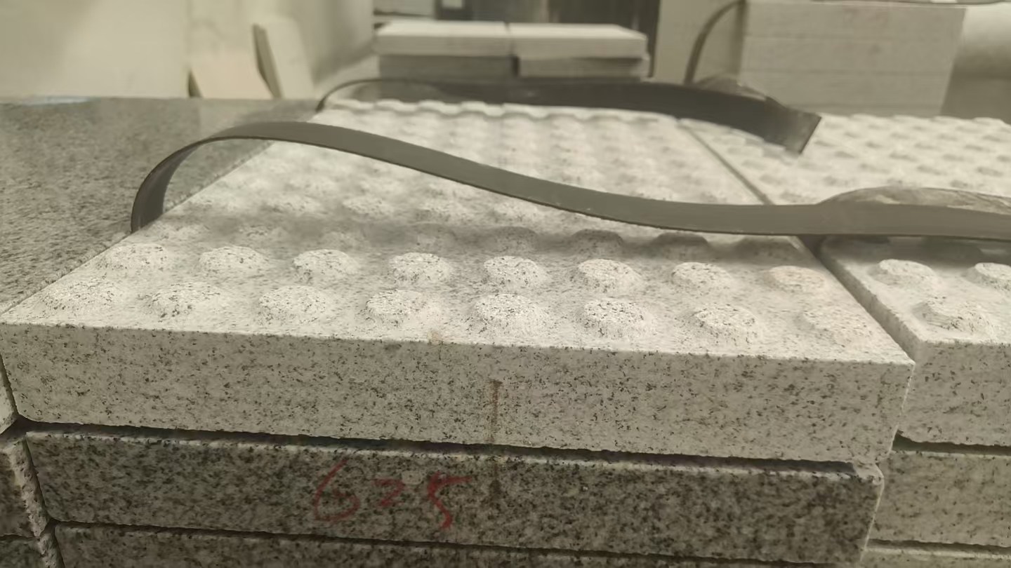 吉林市 芝麻白花岗岩6.0公分荔枝面五轴加工雕刻盲点