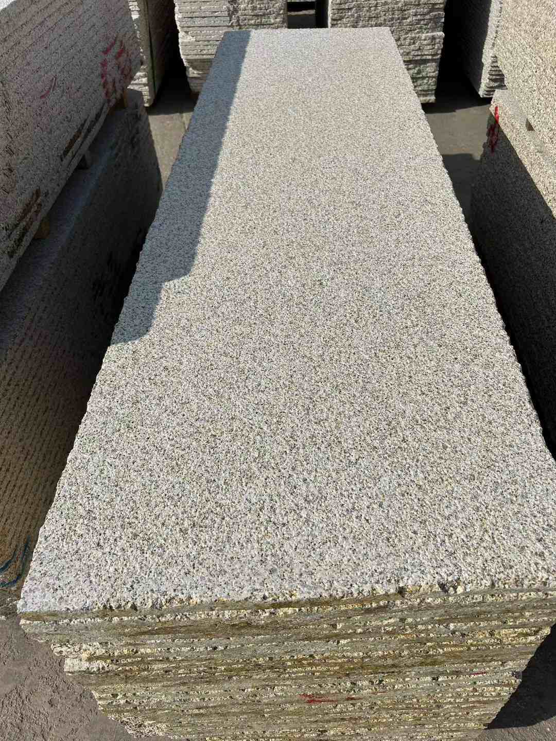 吉林市 黄金麻花岗岩荔枝面毛板，半成品