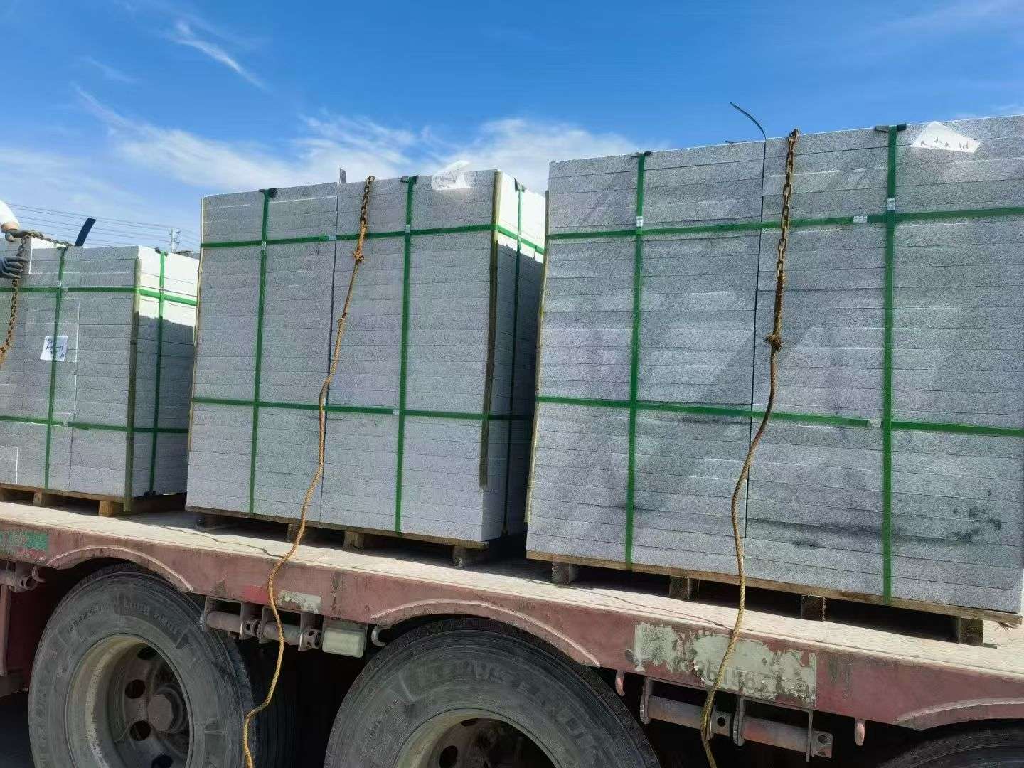 吉林市 芝麻白花岗岩地铺石装车日常