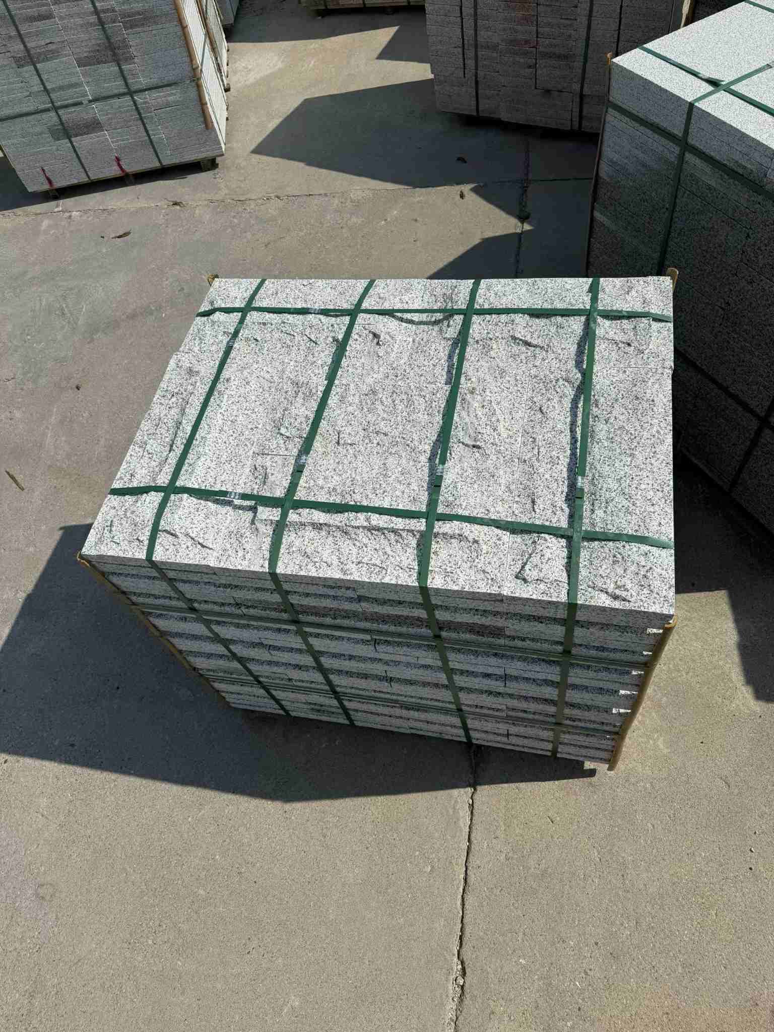 吉林市 白麻花岗岩石材自然面蘑菇石成品