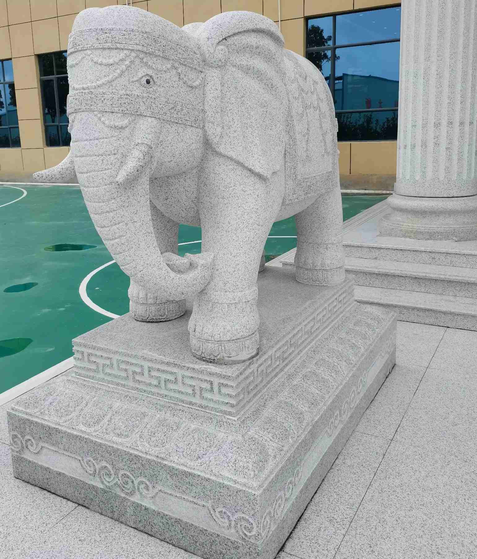吉林市 白麻花岗岩动物异形石雕-大象