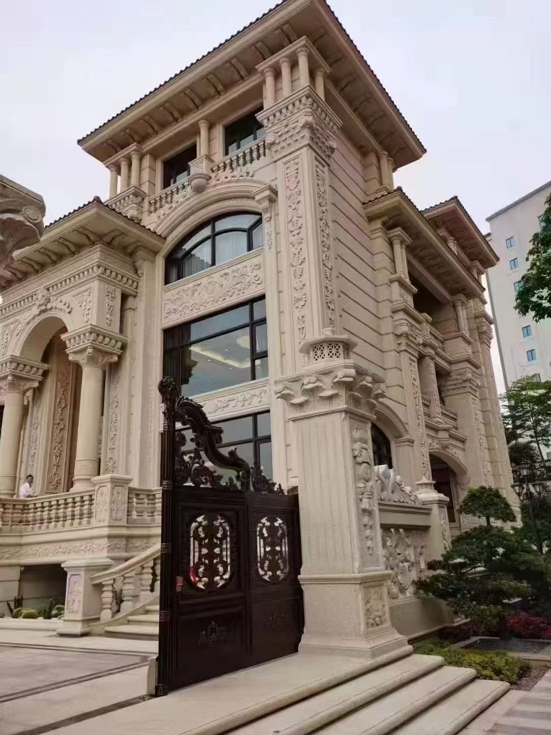 吉林市 黄金麻花岗岩别墅外墙干挂效果展示