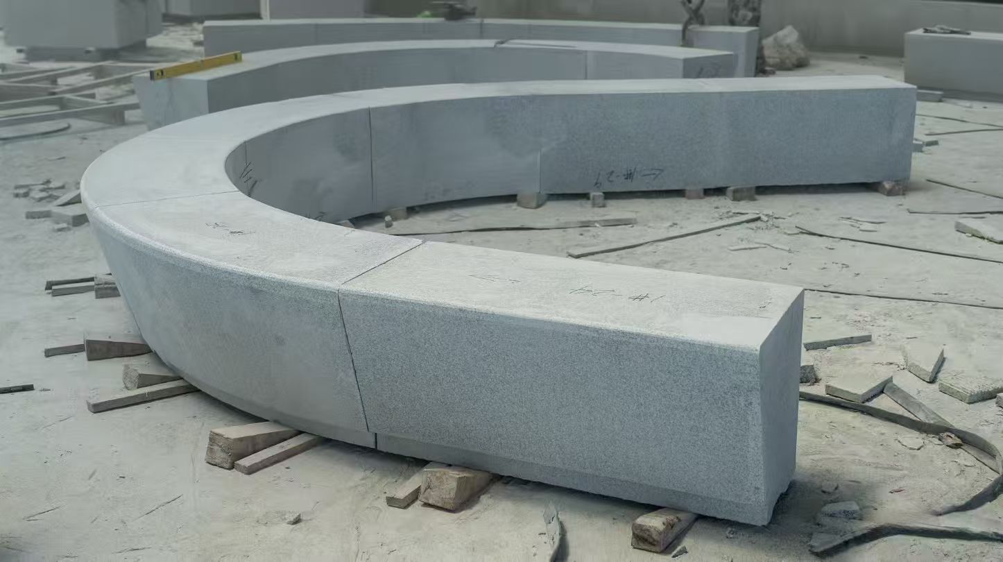 吉林市 芝麻白花岗岩光面弧形坐凳